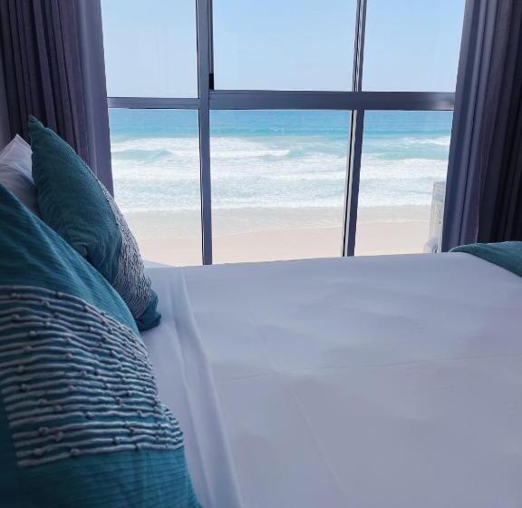 Апартаменты 2 Спальни, Golden Sands On The Beach   Absolute Beachfront Apartments