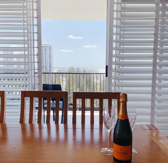 Апартаменты 3 Спальни, Golden Sands On The Beach   Absolute Beachfront Apartments