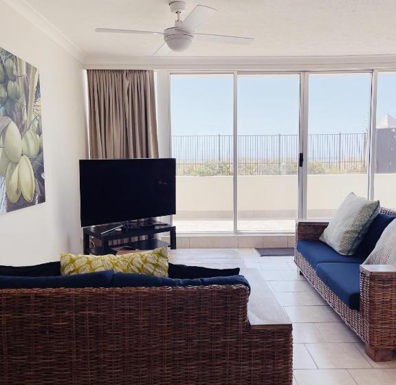 Апартаменты 1 Спальня Нижний Этаж, Golden Sands On The Beach   Absolute Beachfront Apartments