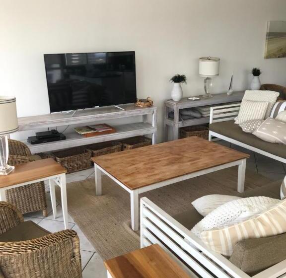 Апартаменты 3 Спальни, Golden Sands On The Beach   Absolute Beachfront Apartments