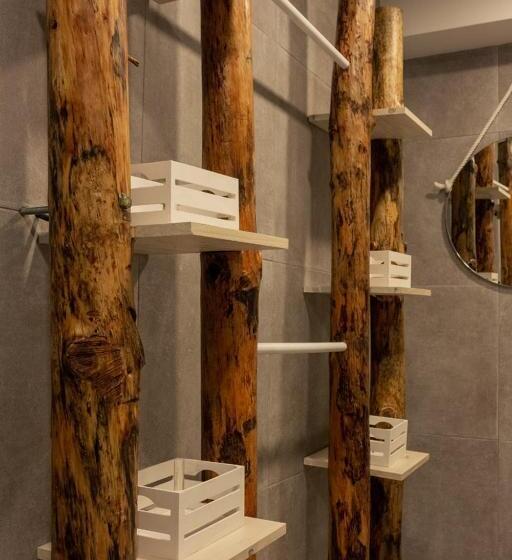 اتاق چهار تخته با دستشویی مشترک, Behappy Lodge & Brunch