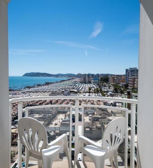 Triple Room Sea View, International