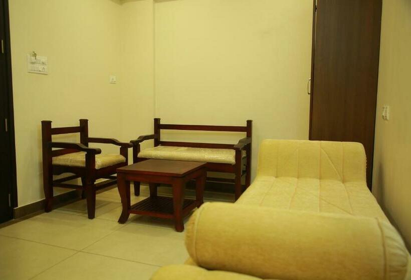패밀리 스위트, Kalathil Tourist Home
