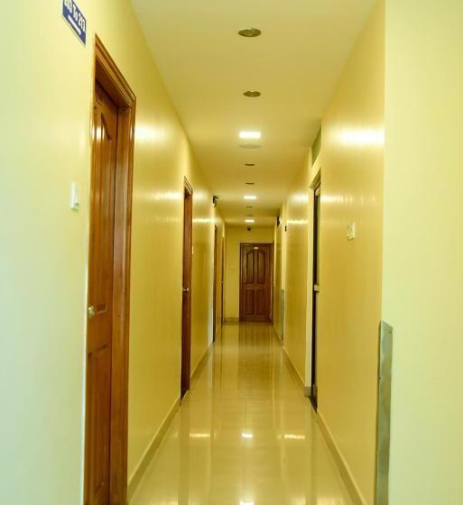 豪华工作室, Grand Plaza