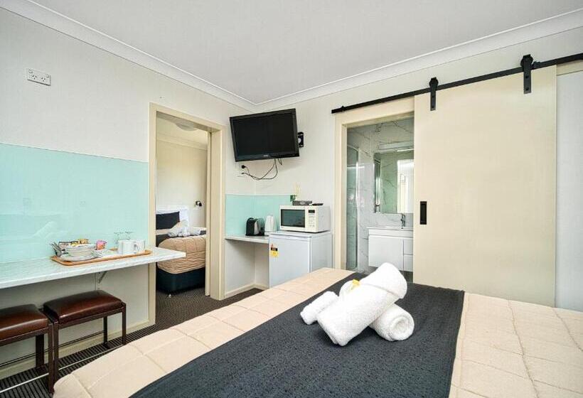 Семейный Номер, Kandos Fairways Motel