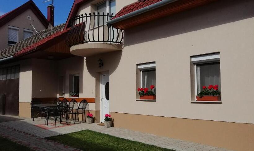 اتاق استاندارد, Radek Vendégház és Apartman