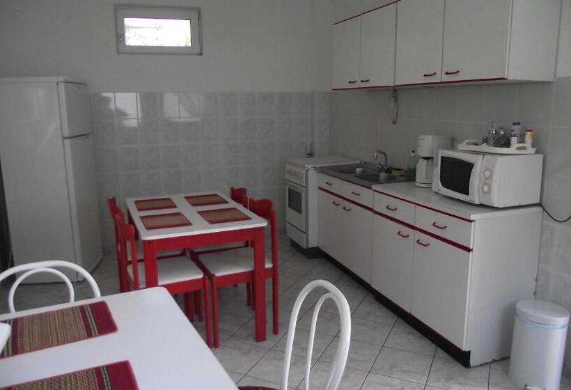 اتاق استاندارد سه نفره, Radek Vendégház és Apartman