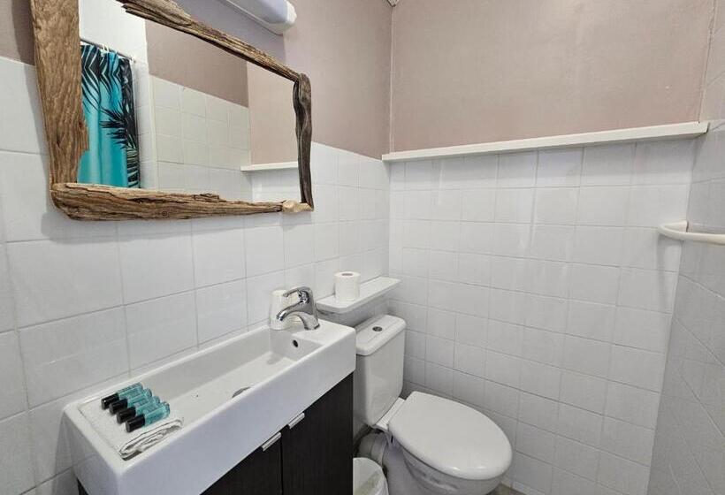 Четырехместный Номер Стандарт, Hôtel Au Bon Landais