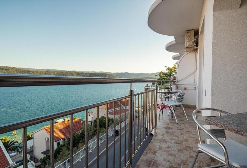 اتاق استاندارد چهار تخته با چشم‌انداز دریا, Motel Jadranka
