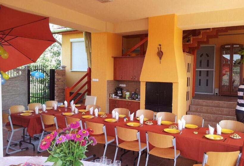 اتاق کلاسیک چهارنفره, Tó  Party Panoráma Panzió & Wellness