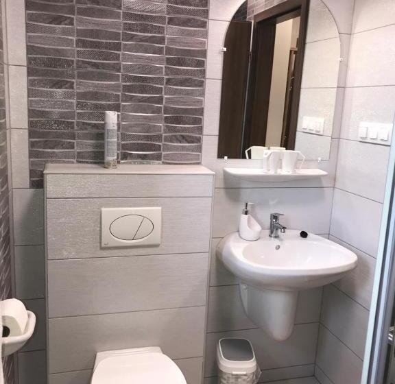 اتاق لوکس سه تخته, Tó  Party Panoráma Panzió & Wellness