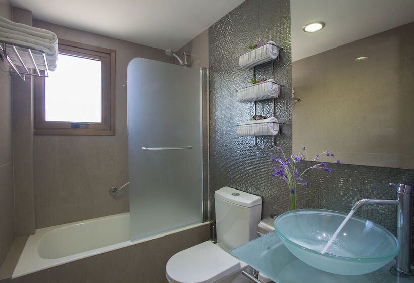 Студия Superior, King Jason Paphos   Designed For Adults By Louis Hotels