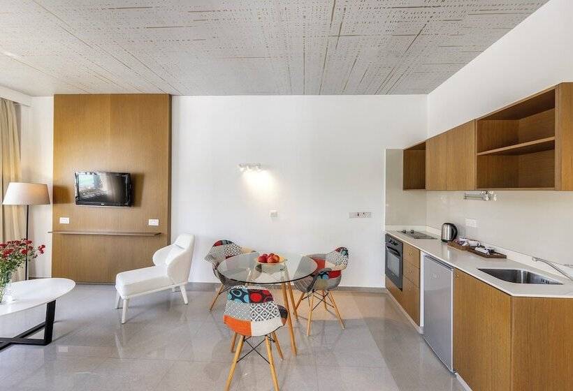 Люкс, King Jason Paphos   Designed For Adults By Louis Hotels