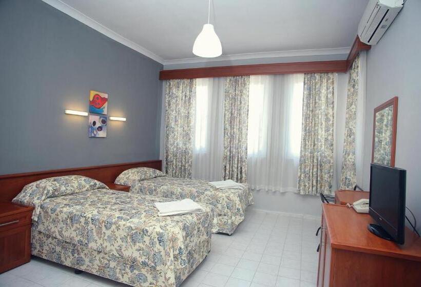 Escritório Estándar, The S Apart & Suites