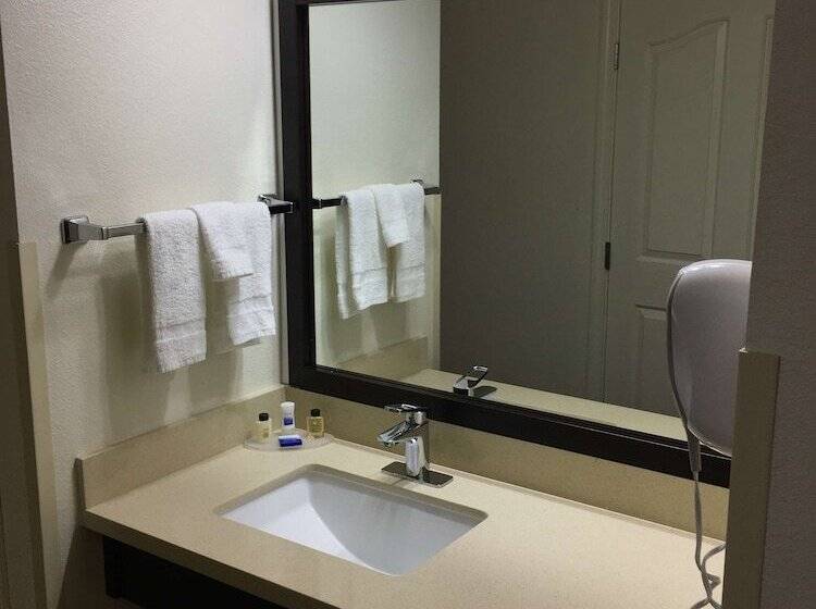 스위트, Best Western Visalia