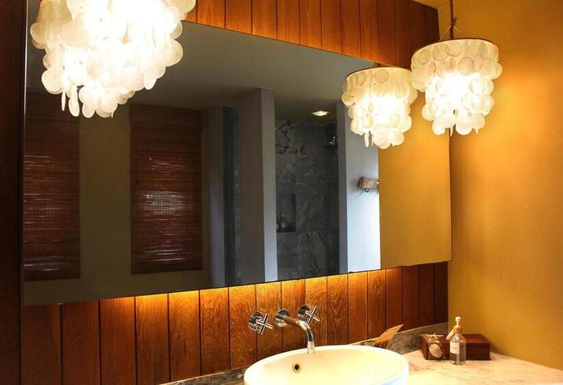 سوییت خانوادگی, Deva Beach Resort Samui