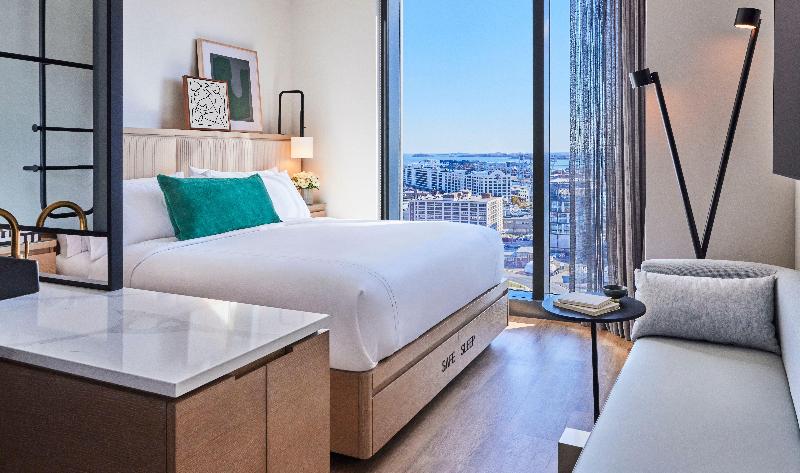 带大床的标准工作室, Omni Boston Hotel At The Seaport