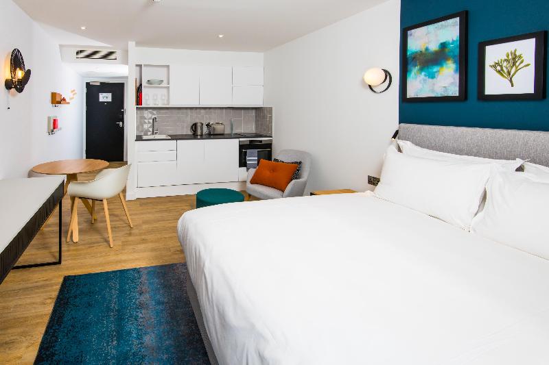 带大床的标准工作室, Staybridge Suites   Cardiff, An Ihg