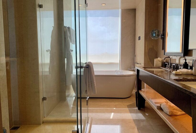 اتاق لوکس با چشم‌انداز دریا, Four Seasons Hotel Mumbai