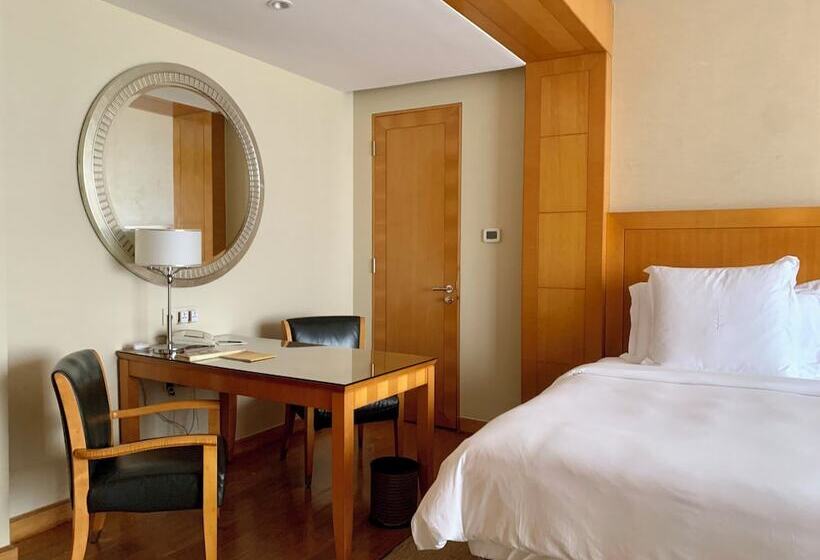 اتاق لوکس با چشم‌انداز دریا, Four Seasons Hotel Mumbai
