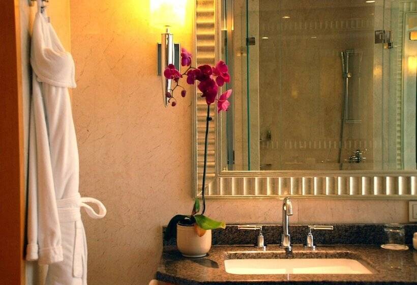 اتاق پرمیوم با چشم‌انداز دریا, Four Seasons Hotel Mumbai