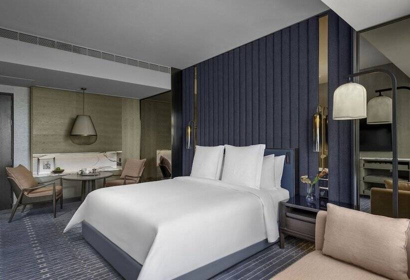 اتاق لوکس با چشم‌انداز دریا, Four Seasons Hotel Mumbai