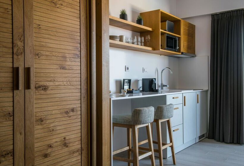 سوییت جونیور با چشم‌انداز دریا, Irida Hotel Agia Pelagia