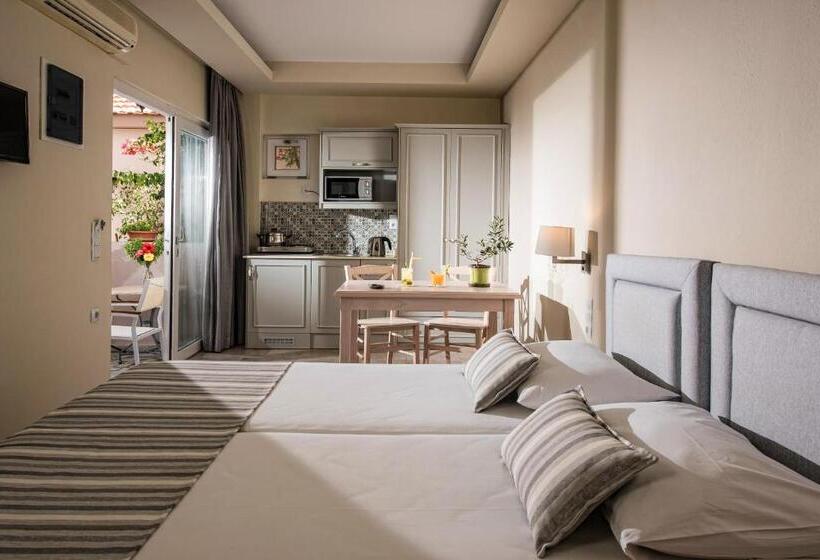 اتاق سوپریور با چشم‌انداز جانبی دریا, Irida Hotel Agia Pelagia