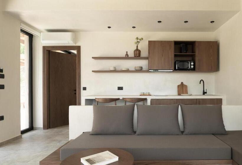 سوییت با چشم‌انداز جانبی دریا, Irida Hotel Agia Pelagia