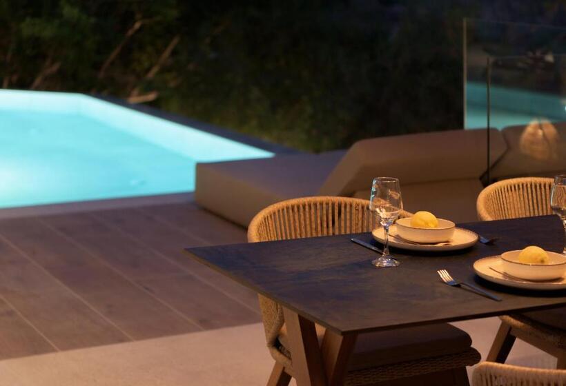 سوییت با چشم‌انداز جانبی دریا, Irida Hotel Agia Pelagia