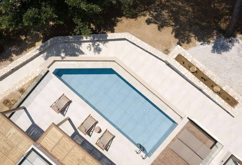 سوییت با چشم‌انداز جانبی دریا, Irida Hotel Agia Pelagia