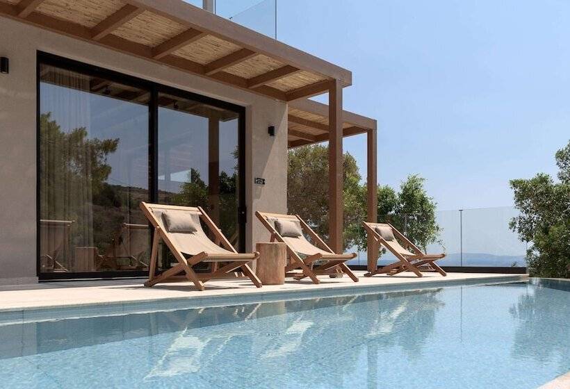 سوییت با چشم‌انداز جانبی دریا, Irida Hotel Agia Pelagia