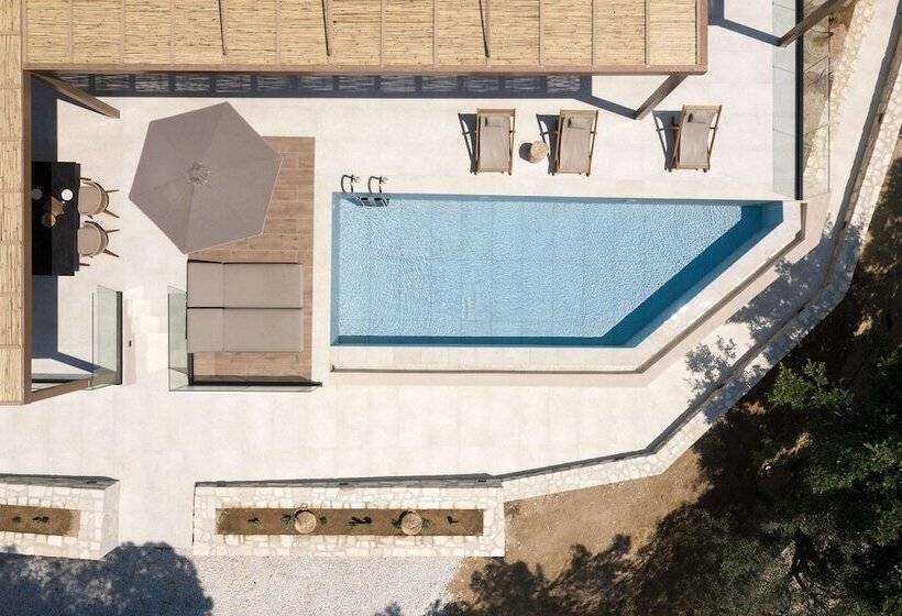 سوییت با چشم‌انداز جانبی دریا, Irida Hotel Agia Pelagia