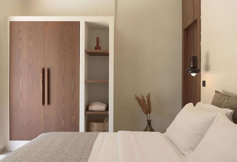 سوییت با چشم‌انداز جانبی دریا, Irida Hotel Agia Pelagia
