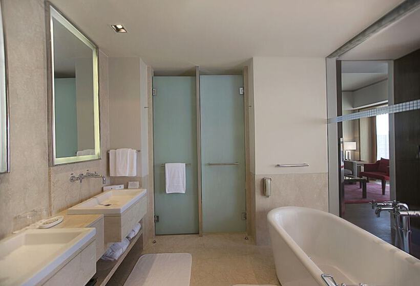 اتاق کلاب, Trident Bandra Kurla