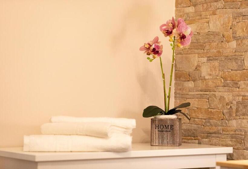 اتاق استاندارد با بالکن, Tizzy Apartment & Rooms