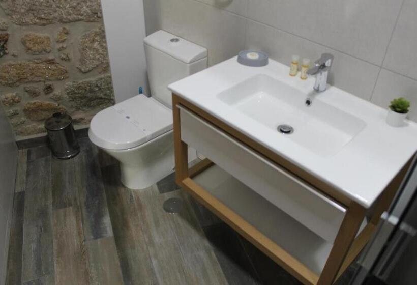 스탠다드 트리플 발코니 룸, Alojamento Girassol   Guest House   Quarto Com Casa De Banho Privativa