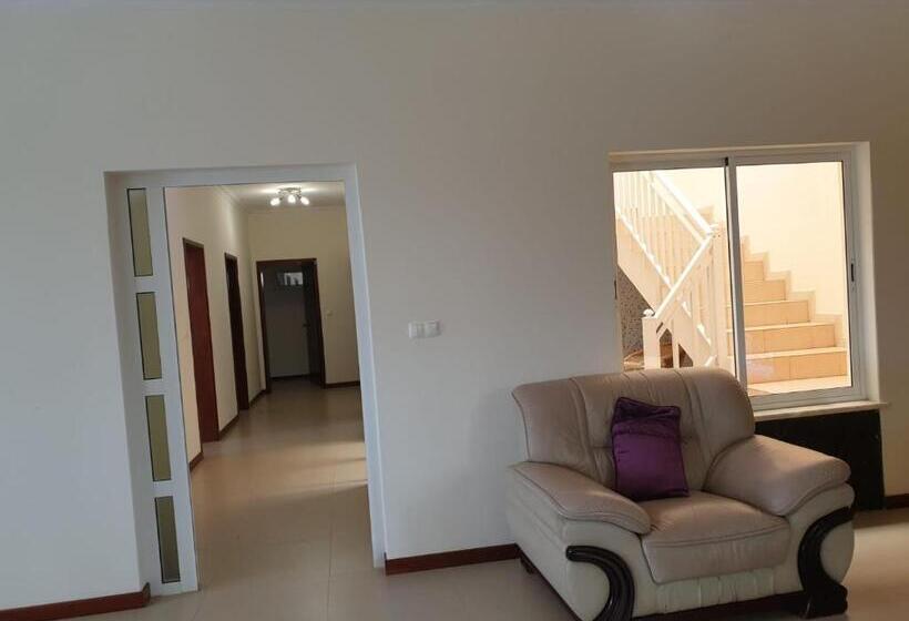 اتاق استاندارد با سرویس بهداشتی مشترک, Cactus Guest House