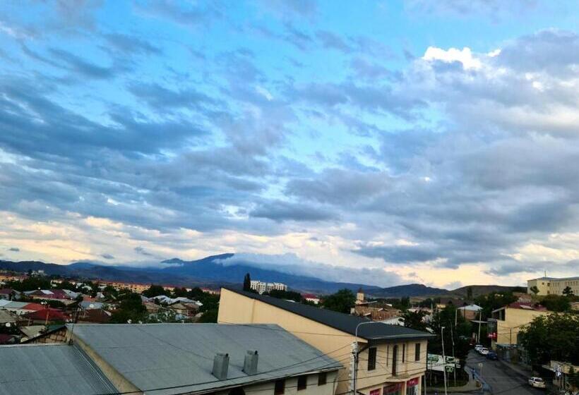 اتاق استاندارد سه تخته با بالکن, My House In Akhaltsikhe