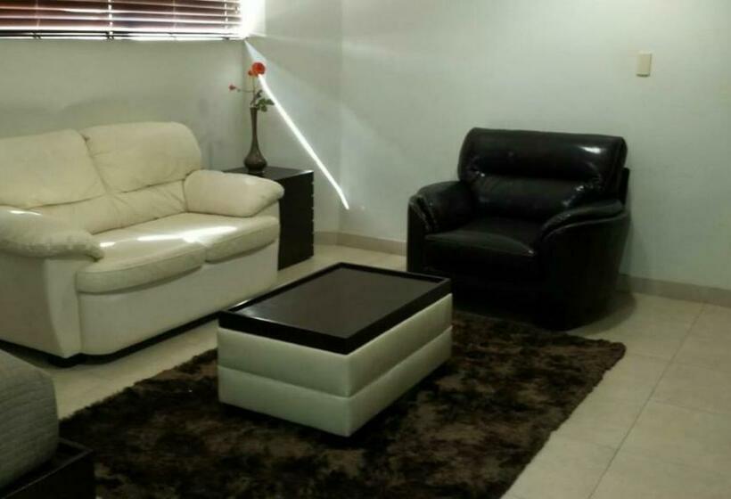 استودیوی استاندارد, Premier Hotel Suites