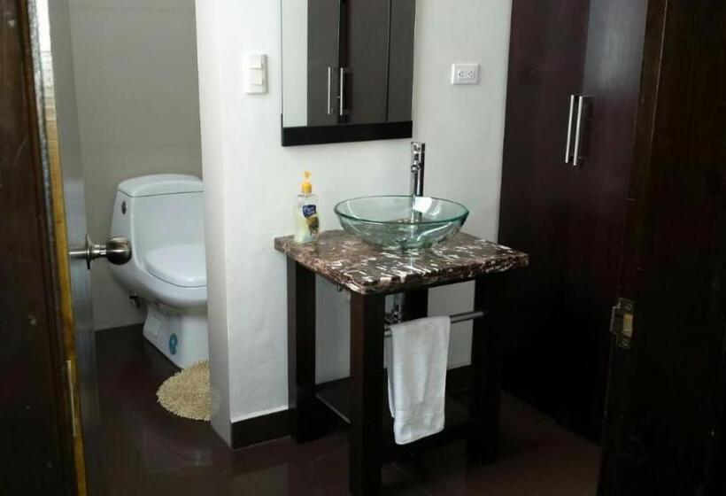 استودیوی سوپریور, Premier Hotel Suites