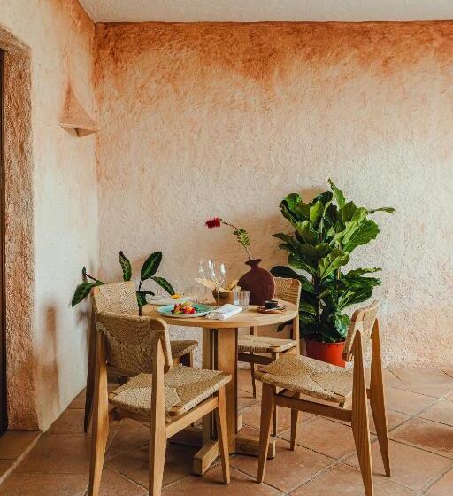 配有游泳池的小型套房, Aethos Sardinia