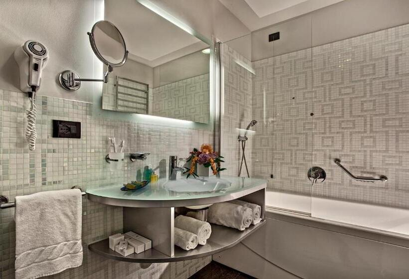 Трехместный Номер Deluxe, Park Hotel Junior