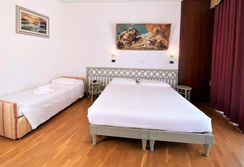 Номер Стандарт Трехместный, Park Hotel Junior