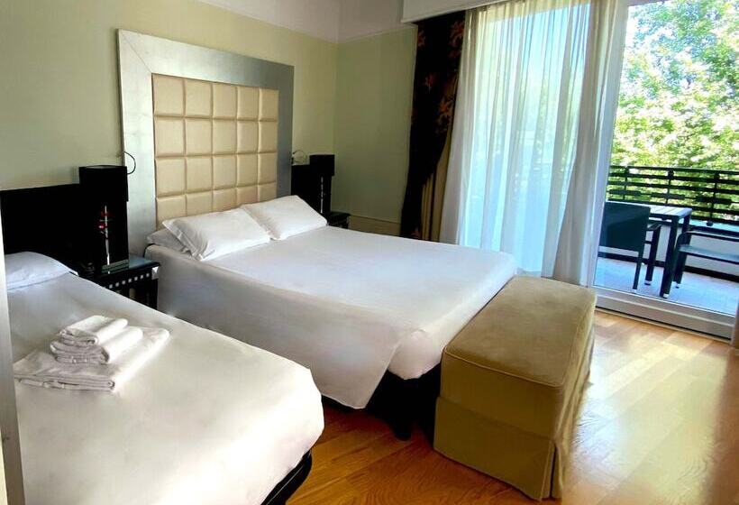 Трехместный Номер Deluxe, Park Hotel Junior