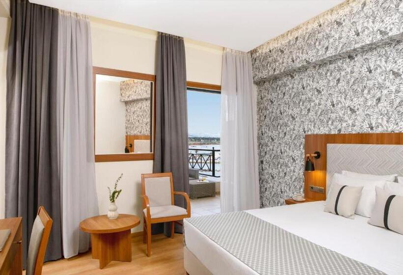 Номер Superior Боковой Вид на Море, Ramada by Wyndham, Athens Club Attica Riviera
