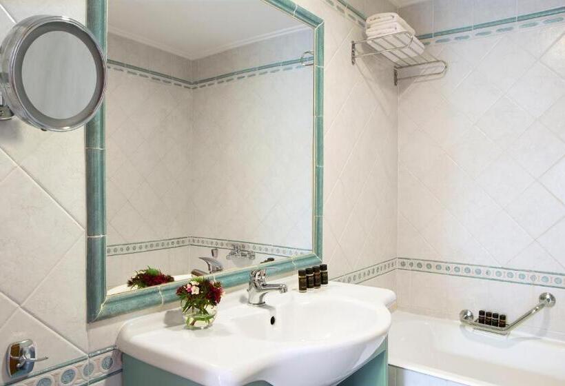 Люкс Premium 2 Спальни, Ramada by Wyndham, Athens Club Attica Riviera