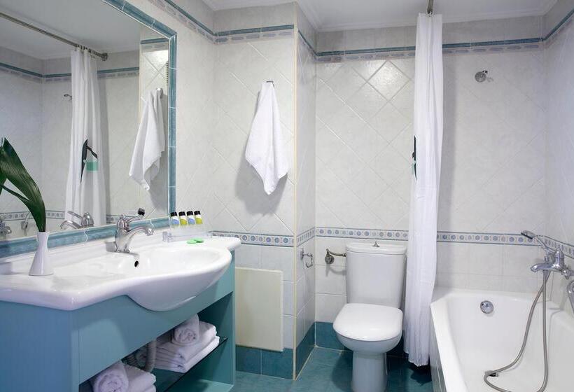 Номер Superior Боковой Вид на Море, Ramada by Wyndham, Athens Club Attica Riviera