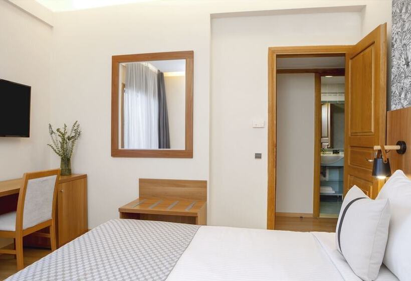 Номер Superior Боковой Вид на Море, Ramada by Wyndham, Athens Club Attica Riviera