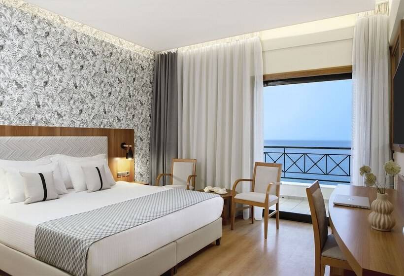 Люкс Premium 2 Спальни, Ramada by Wyndham, Athens Club Attica Riviera